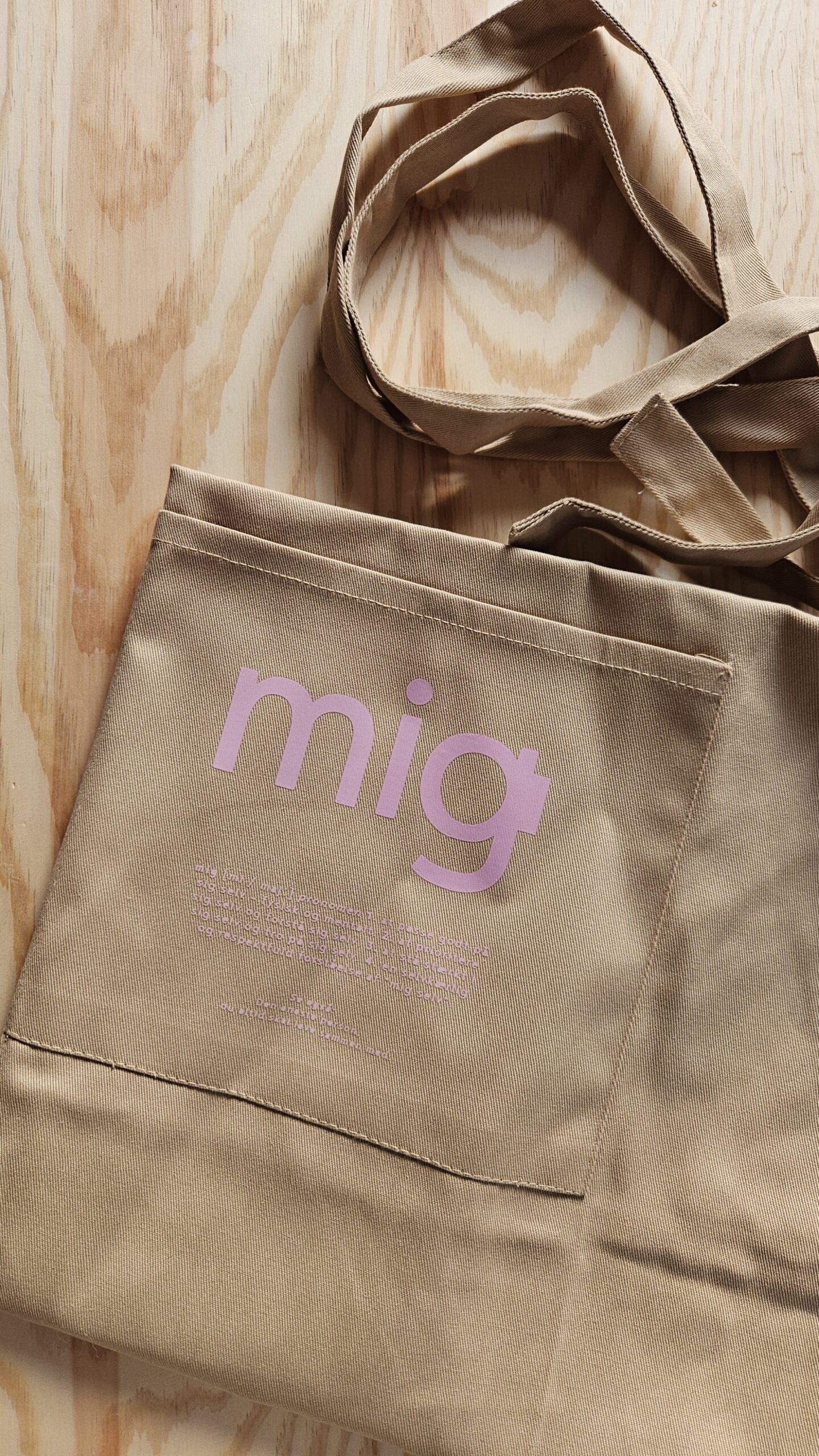 MIG by Julie Koch Khaki forklæde. Pakken bliver først pakket og afsendt i starten af uge 33 på grund af sommerferie. - Billede 5