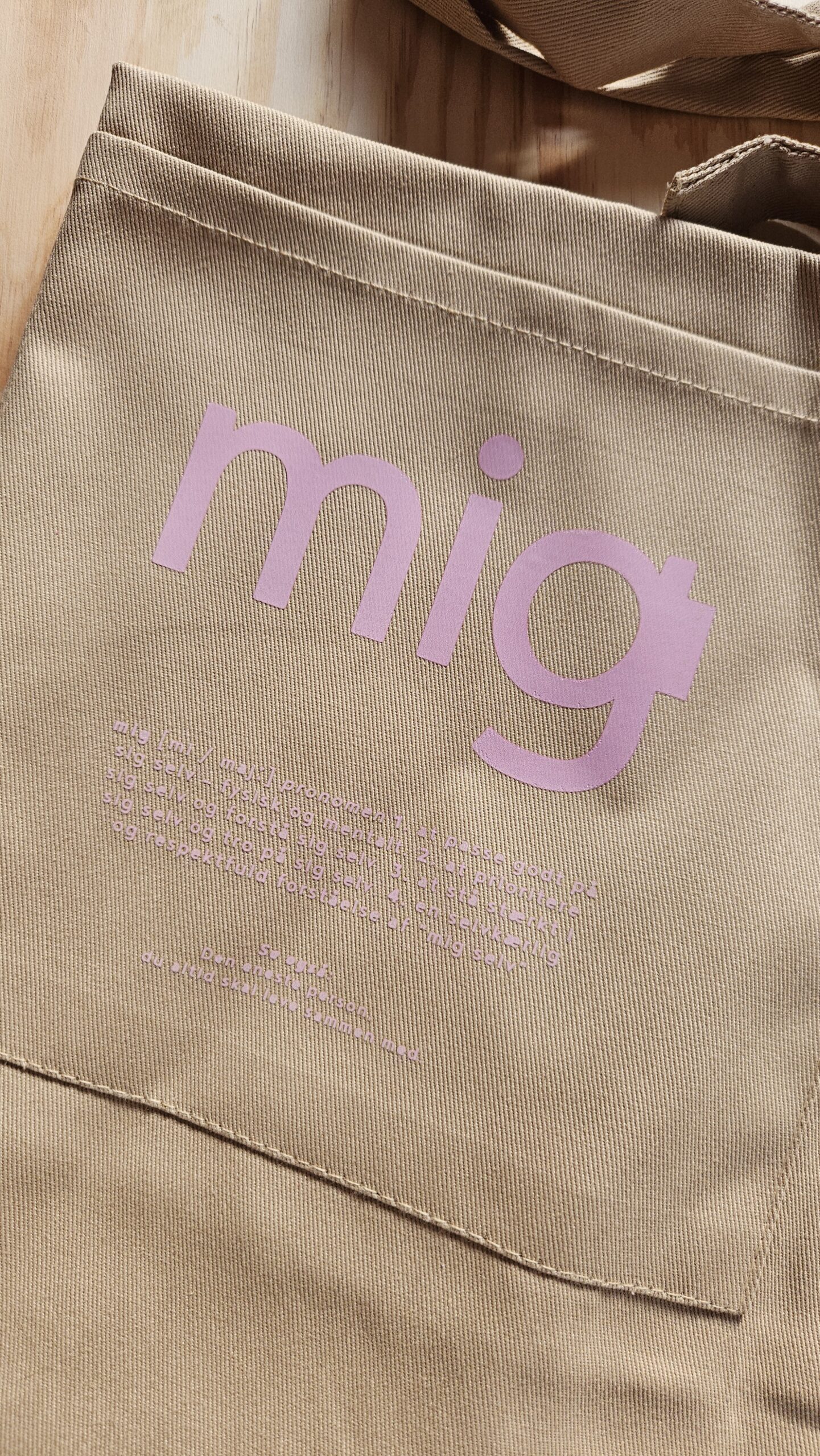 MIG by Julie Koch Khaki forklæde. Pakken bliver først pakket og afsendt i starten af uge 33 på grund af sommerferie. - Billede 6